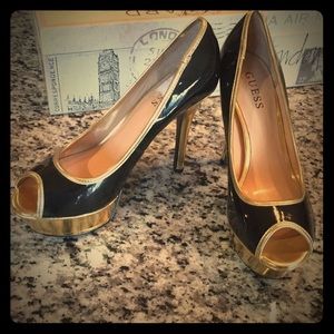 Never worn! Guess black & gold peeptoes